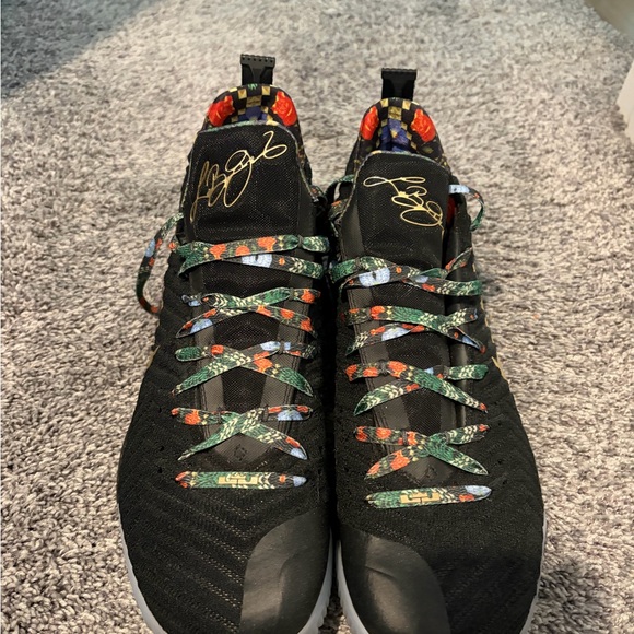 Nike Lebron 16 Watch The Throne - Picture 2 of 6